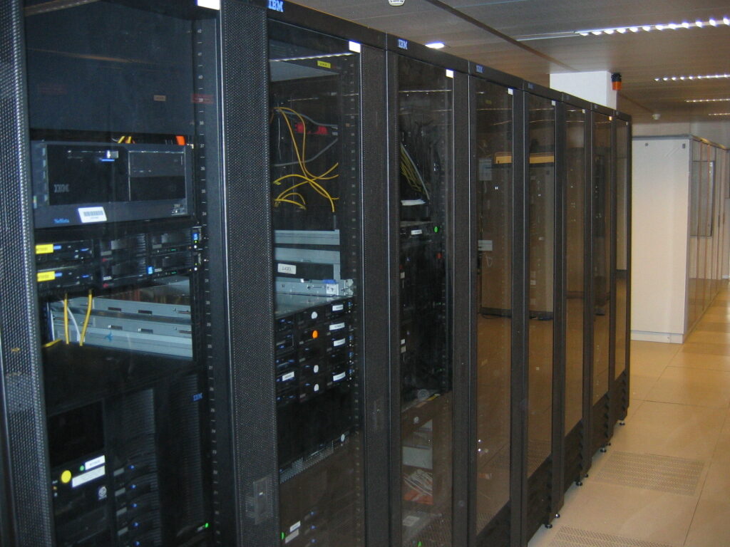 Datacenterapparatuur die de streaming-infrastructuur achter IPTV draait